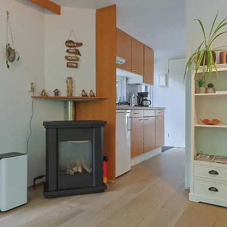 Holiday home Tiny House In Bos Bij Veluwezoom Rust En Comfort Hattemerbroek