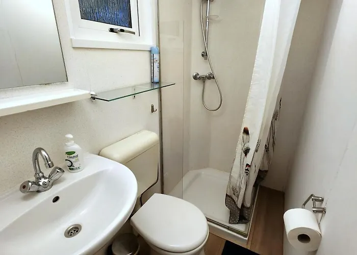 Tiny House In Bos Bij Veluwezoom Rust En Comfort Holiday home *